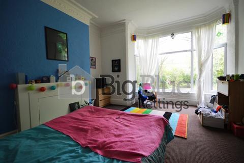 3 bedroom flat to rent, Flat 3, 156 Otley Road, Headingley, Leeds LS16