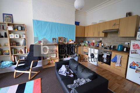 3 bedroom flat to rent, Flat 3, 156 Otley Road, Headingley, Leeds LS16