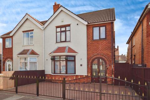 3 bedroom semi-detached house for sale, Park Avenue, Skegness PE25