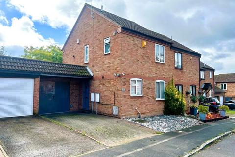 3 bedroom semi-detached house to rent, Quinton Drive, Bradwell Village