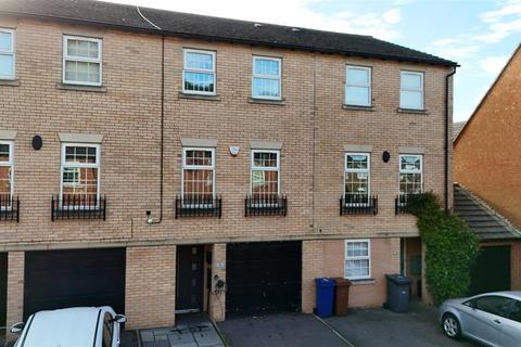 4 bedroom terraced house for sale, Bretton Close, Brierley S72