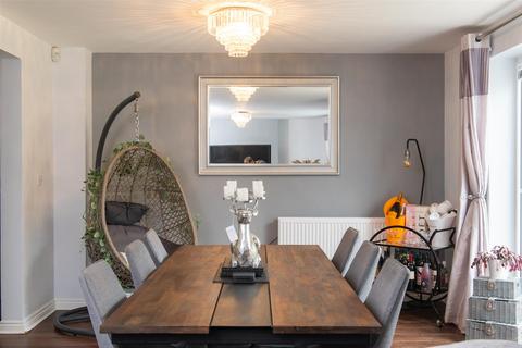12 Dawn Close, Wollaston, Stourbridge, DY8 4GF