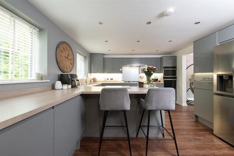 12 Dawn Close, Wollaston, Stourbridge, DY8 4GF
