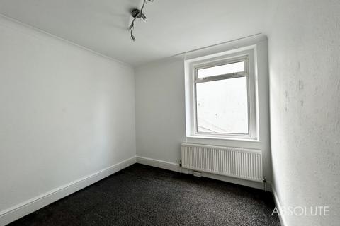 2 bedroom flat to rent, Pembroke Road, Torquay, TQ1