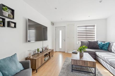 76 Langtons Meadow, Farnham Common, Slough, SL2 3NR