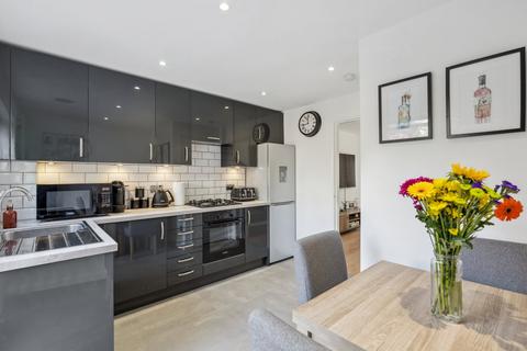 76 Langtons Meadow, Farnham Common, Slough, SL2 3NR