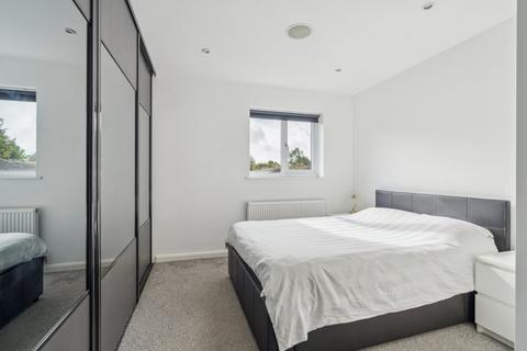 76 Langtons Meadow, Farnham Common, Slough, SL2 3NR