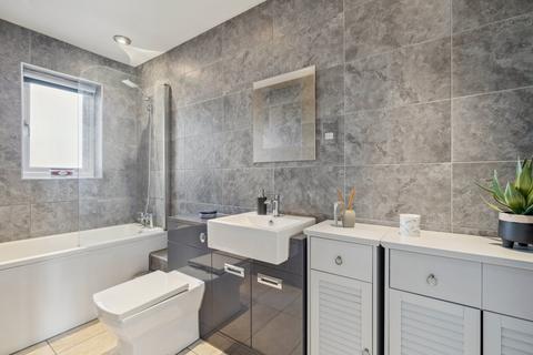 76 Langtons Meadow, Farnham Common, Slough, SL2 3NR