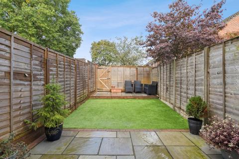 76 Langtons Meadow, Farnham Common, Slough, SL2 3NR