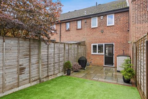 76 Langtons Meadow, Farnham Common, Slough, SL2 3NR