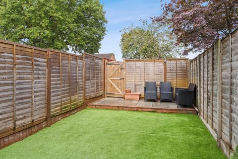 76 Langtons Meadow, Farnham Common, Slough, SL2 3NR
