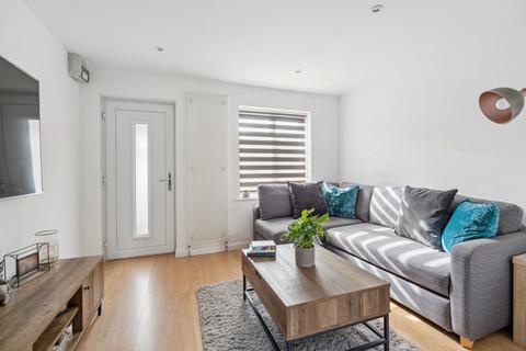 76 Langtons Meadow, Farnham Common, Slough, SL2 3NR