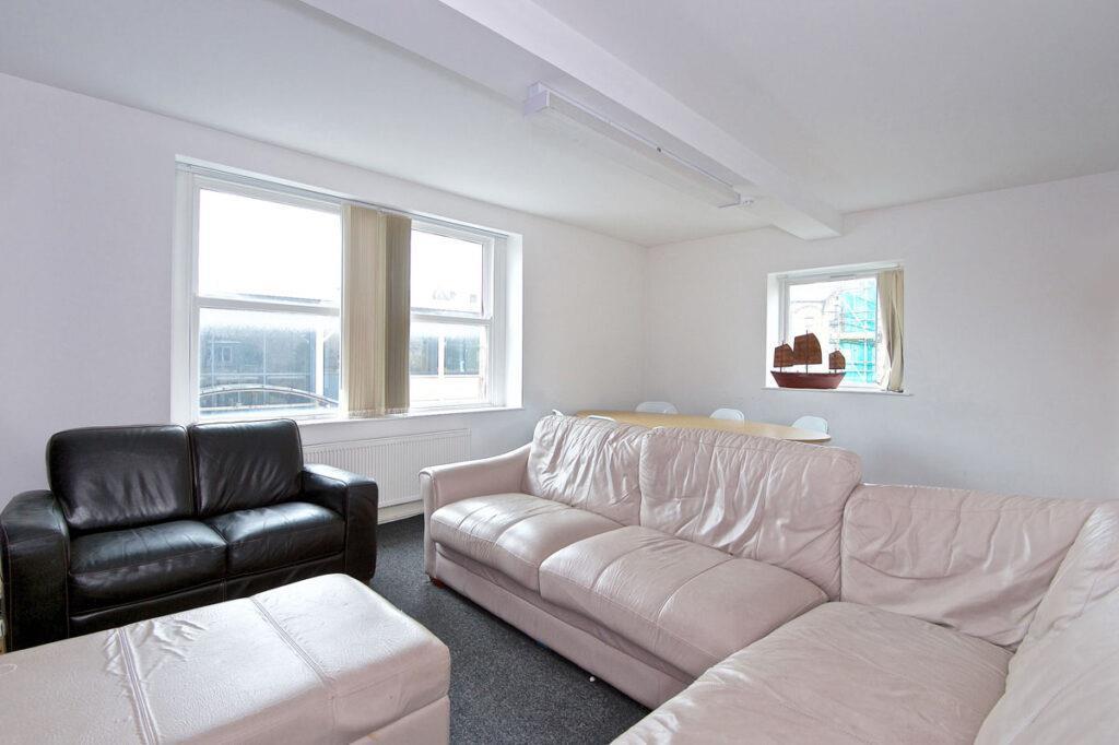 LOUNGE 2.jpg