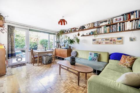 2 bedroom maisonette for sale, Tennison Road, London