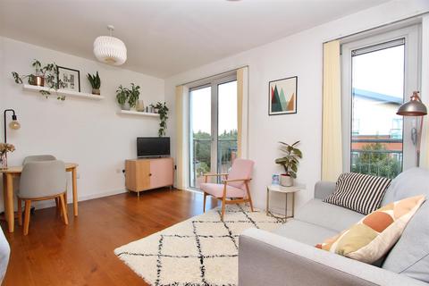 1 bedroom flat for sale, Bouverie Road, London N16