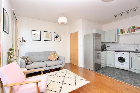 1 bedroom flat for sale, Bouverie Road, London N16