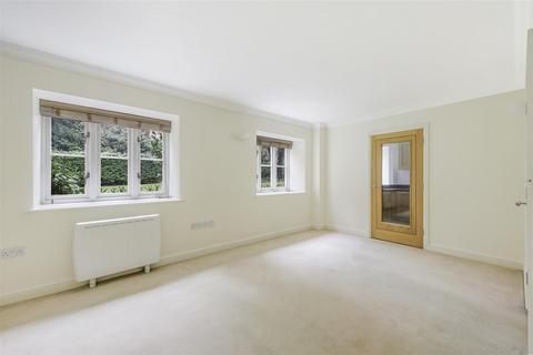 2 bedroom apartment for sale, Elizabeth Drive, Banstead