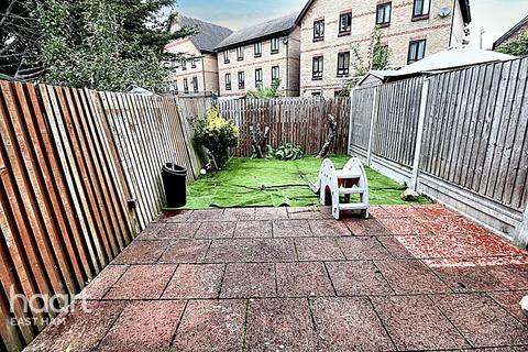 23 Bowyer Close, London, E6 5XU