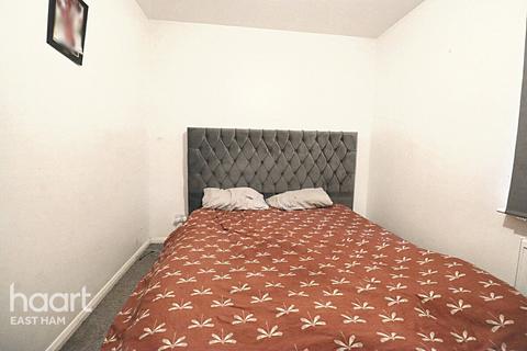 23 Bowyer Close, London, E6 5XU