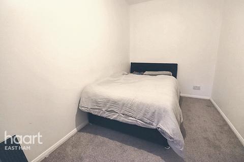 23 Bowyer Close, London, E6 5XU