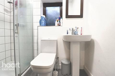 23 Bowyer Close, London, E6 5XU
