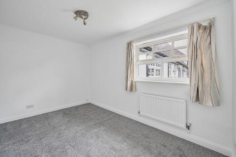 2 bedroom apartment for sale, Dunraven Avenue, Redhill, Surrey