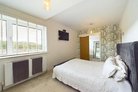 85 Thackley Road, Bradford, BD10 0SB