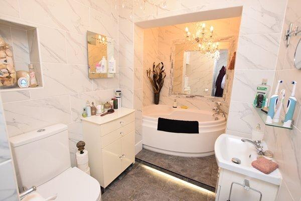 En-suite bathroom