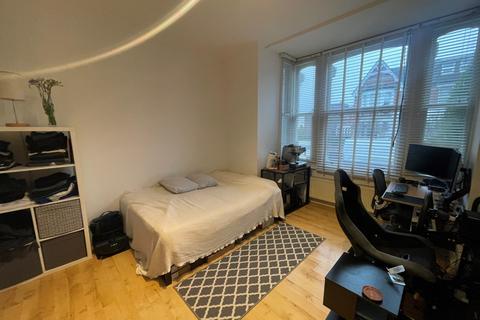 Studio to rent, Ferme Park Road, Crouch End, N8