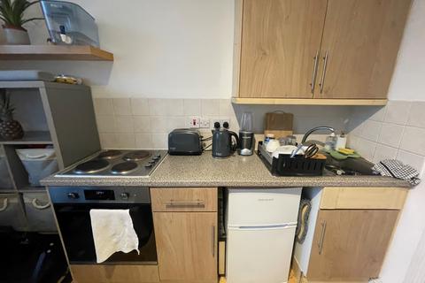 Studio to rent, Ferme Park Road, Crouch End, N8