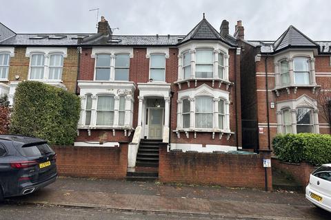 Studio to rent, Ferme Park Road, Crouch End, N8