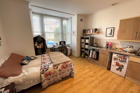 Studio to rent, Ferme Park Road, Crouch End, N8