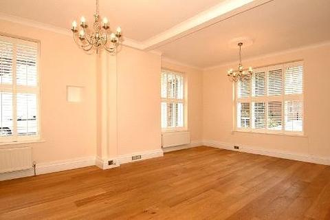 3 bedroom apartment for sale, East Row Mews, East Row, Chichester, West Sussex, PO19