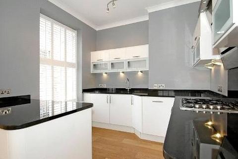 3 bedroom apartment for sale, East Row Mews, East Row, Chichester, West Sussex, PO19