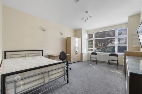 3 bedroom flat to rent, Caledonian Road, N7