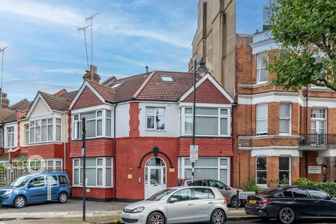 3 bedroom flat to rent, Caledonian Road, N7