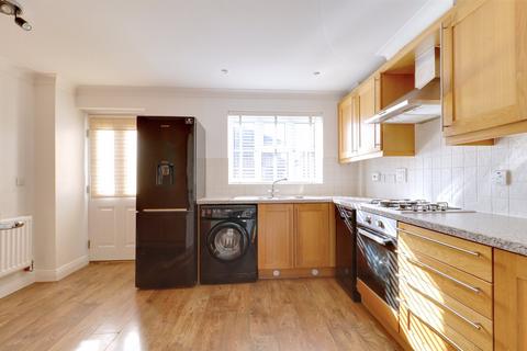 7 Pembroke Drive, Aveley, South Ockendon, RM15 4HZ