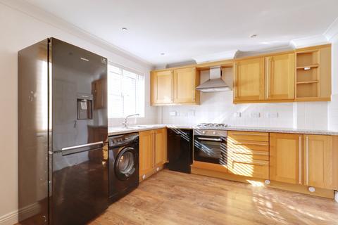 7 Pembroke Drive, Aveley, South Ockendon, RM15 4HZ