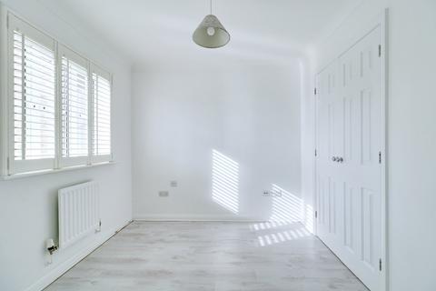 7 Pembroke Drive, Aveley, South Ockendon, RM15 4HZ