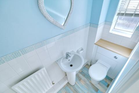 7 Pembroke Drive, Aveley, South Ockendon, RM15 4HZ
