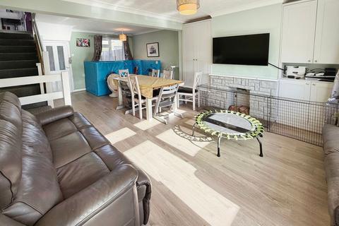 9 Copland Road, Stanford-le-hope, SS17 0DE