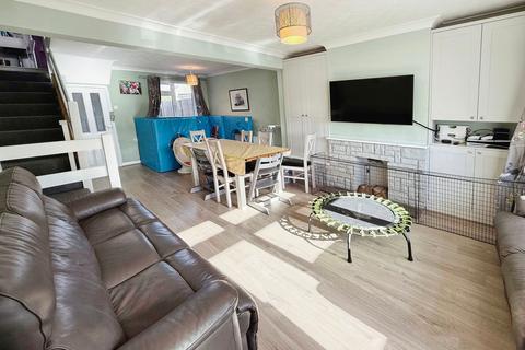 9 Copland Road, Stanford-le-hope, SS17 0DE