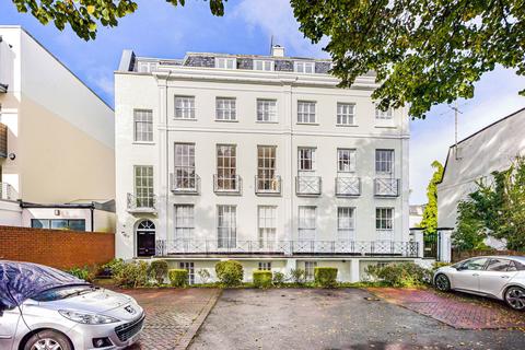 Vittoria Walk, Montpellier, Cheltenham, GL50