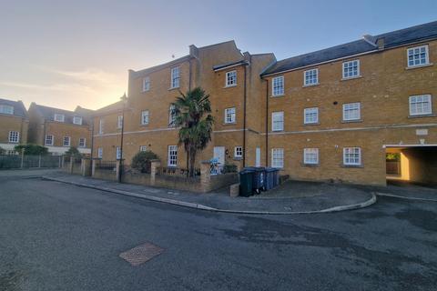 2 bedroom flat to rent, Coventry Gardens, Walmer, CT14