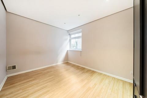2, Moliner Court, 15 Brackley Road, Beckenham, BR3 1RX