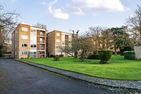 2, Moliner Court, 15 Brackley Road, Beckenham, BR3 1RX
