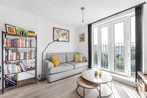 1 bedroom apartment for sale, Streatham High Road, London, SW16