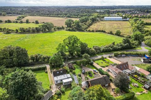 3 bedroom detached bungalow for sale, Stratford Road, Cosgrove, Milton Keynes