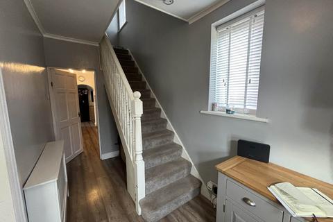 3 bedroom semi-detached house to rent, Malvern Road, St Helens.