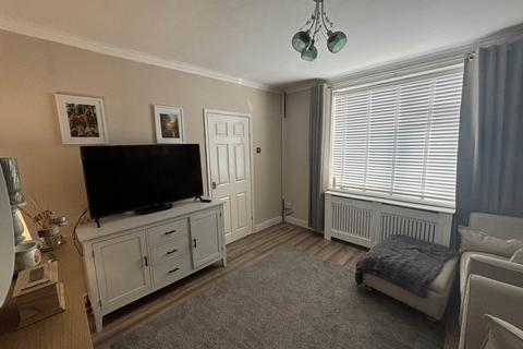 3 bedroom semi-detached house to rent, Malvern Road, St Helens.